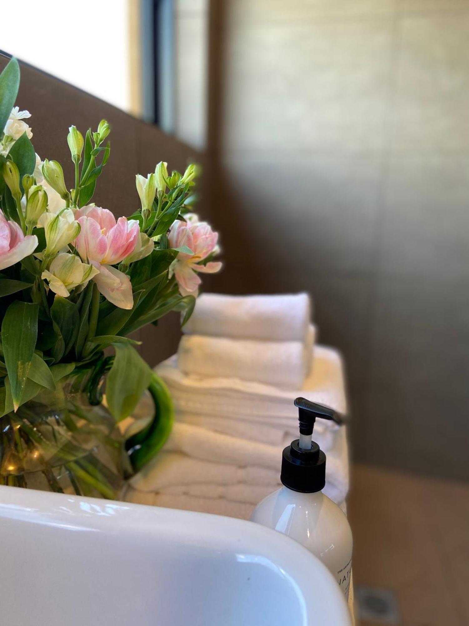 La Bodega Waiheke Island Hotel Surfdale Buitenkant foto